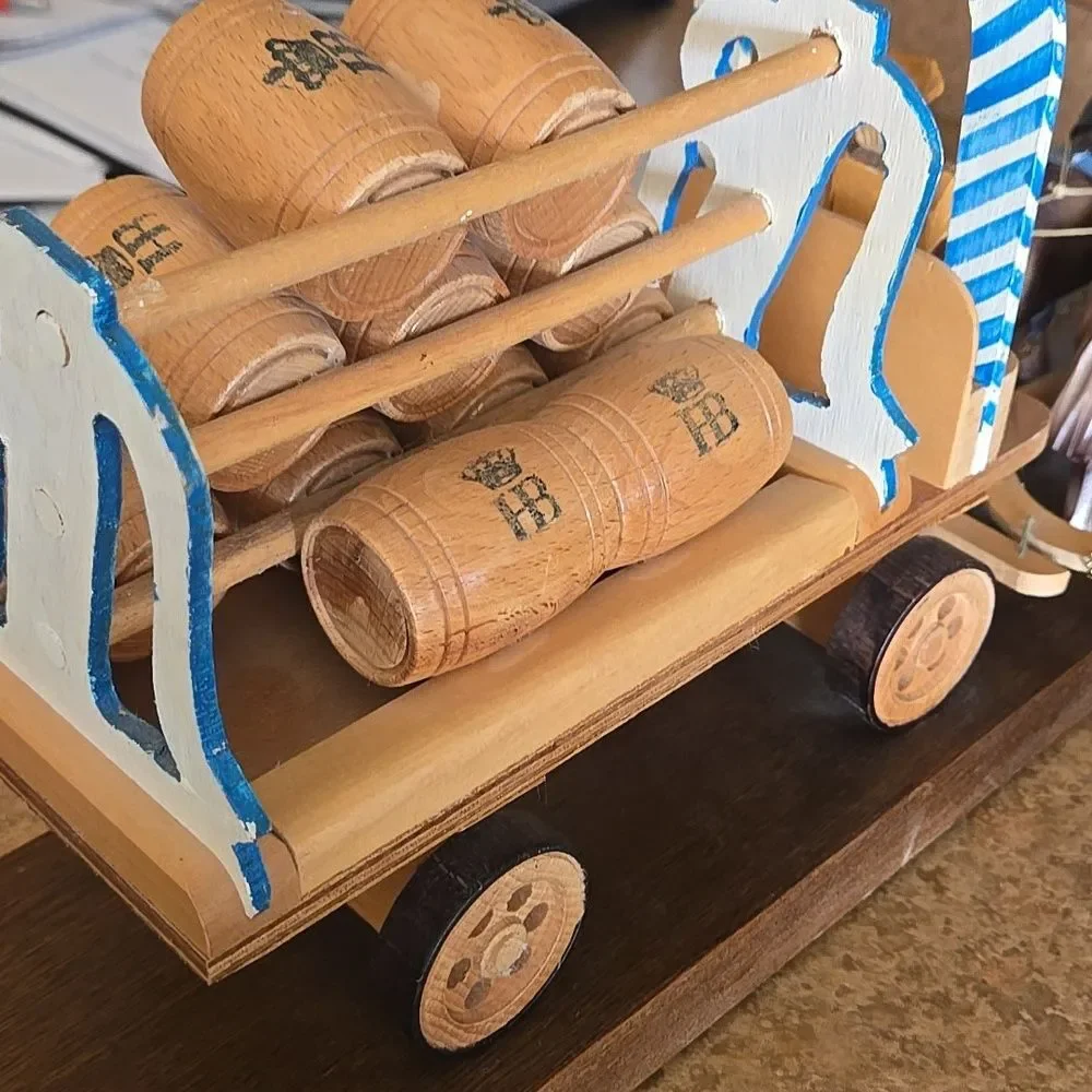 VINTAGE GERMAN HOFBRAUHAUS HB BEER HAND CARVED WOODEN BEER WAGON 17
